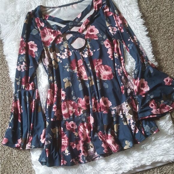 Altar'd State Bell Sleeve Floral Top Size Small - Picture 1 of 6